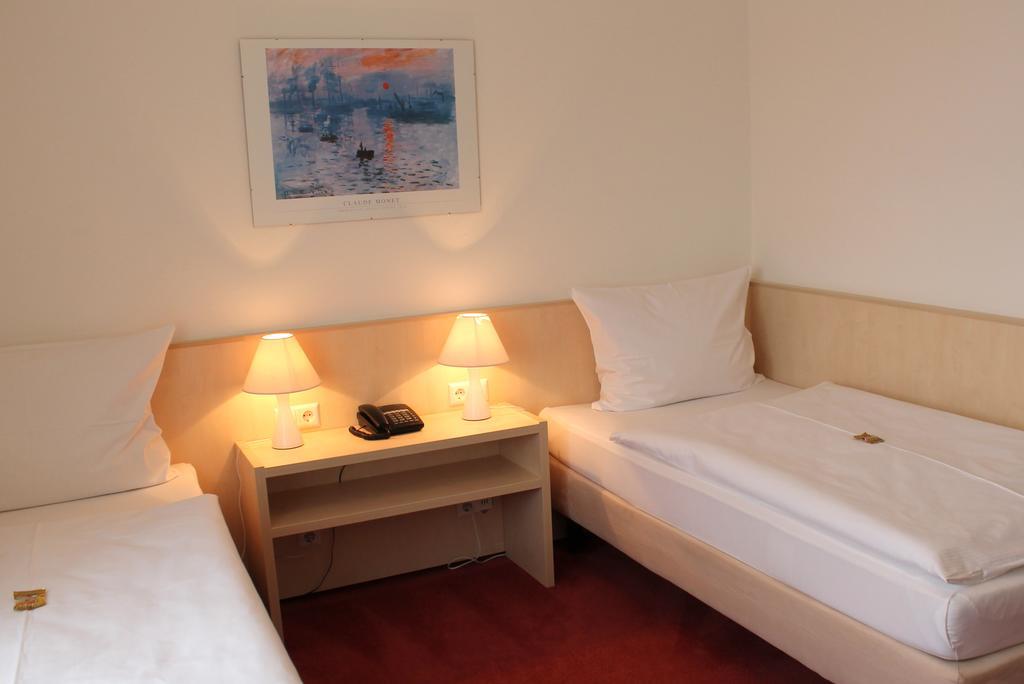 Hotel Am Bad エスリンゲン エクステリア 写真