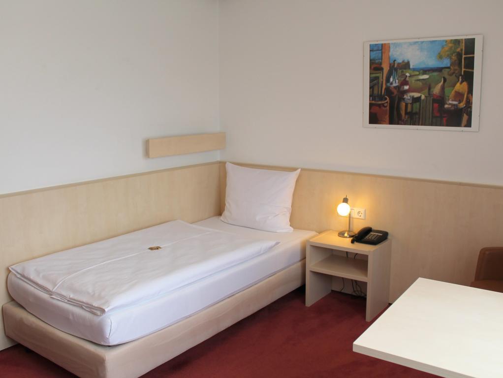 Hotel Am Bad エスリンゲン エクステリア 写真