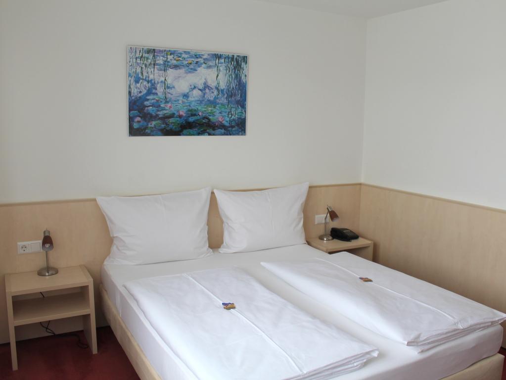 Hotel Am Bad エスリンゲン エクステリア 写真
